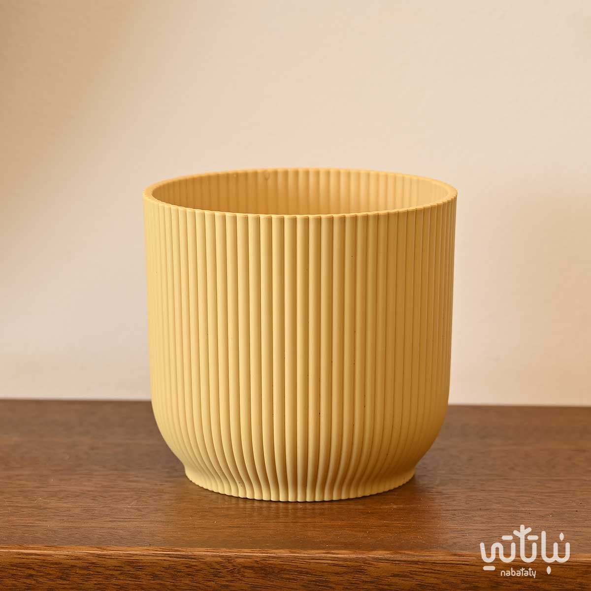 حوض بلاستيك دائري مخطط اصفر فاتح 14 سم