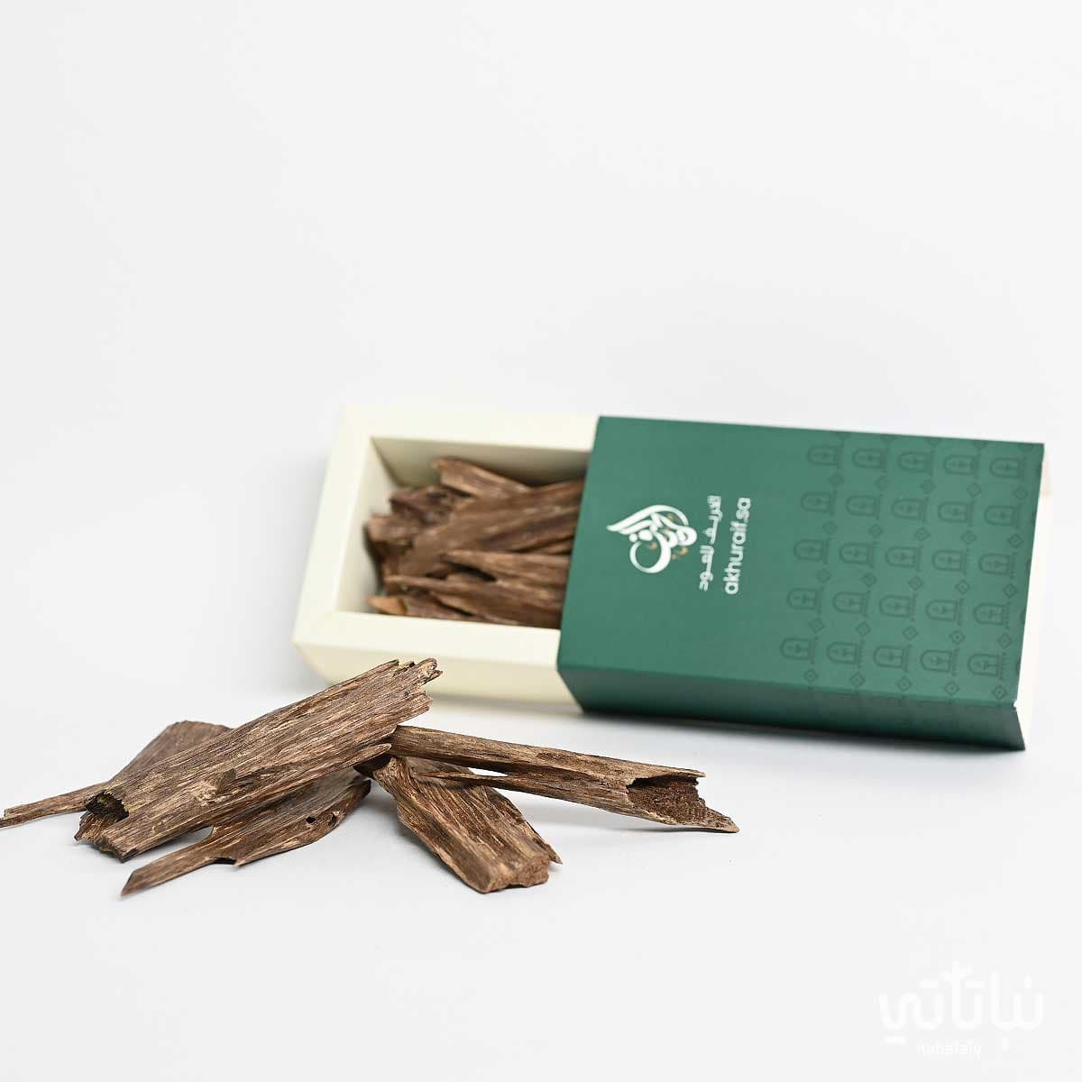 عود هندي اسام  طبيعي فاخر ( كسر مباخر)