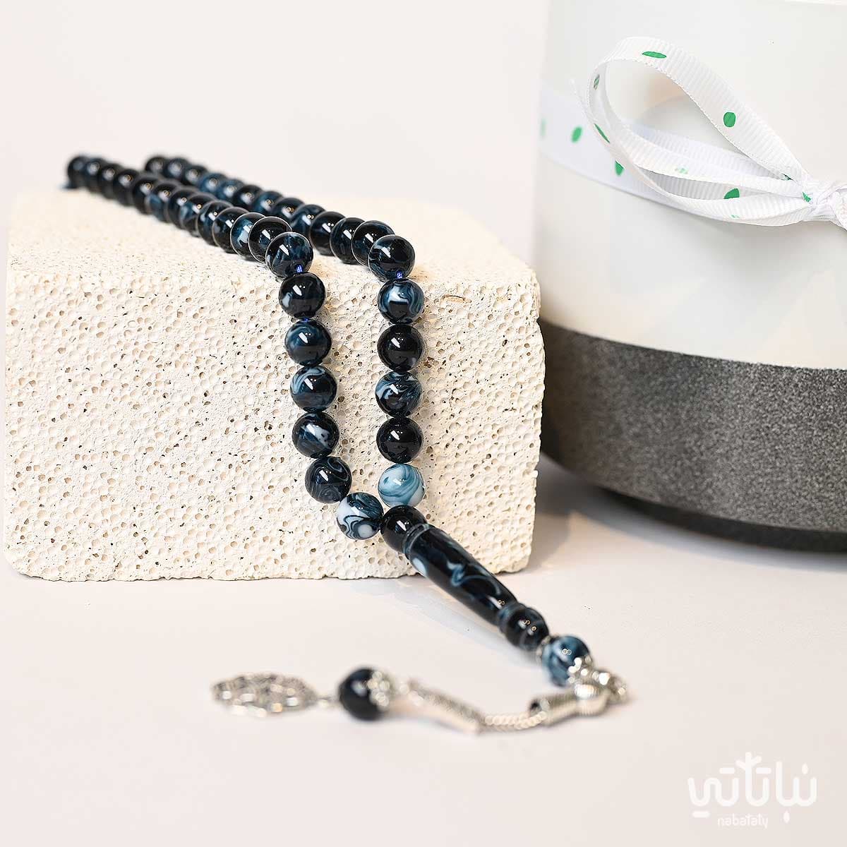 هدية مبروك التخرج نبتة الزاميا و سبحة 5